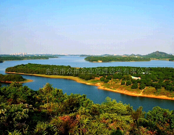 東莞松山湖野戰(zhàn)松湖花?；?  height=